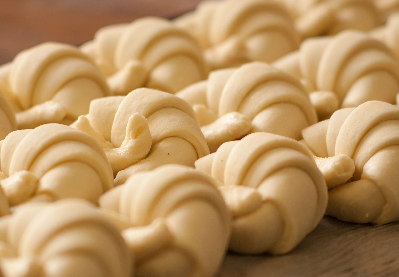 Croissants crus pur beurre prêts à cuire